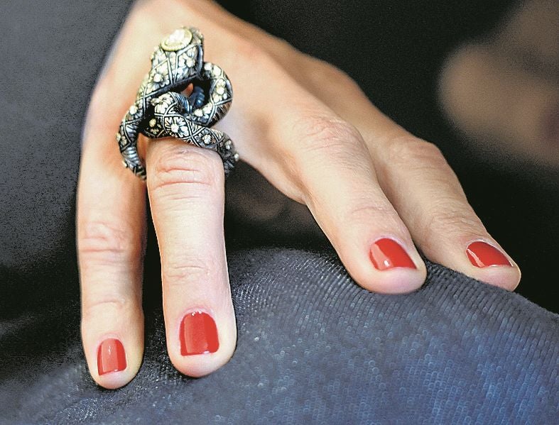 Un detalle de una de sus manos.